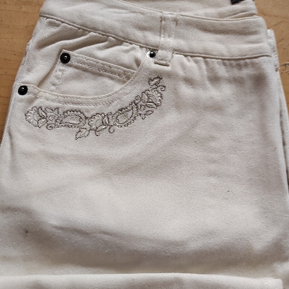 Liz Claiborne Denim - Liz Claiborne Cream Embroidered Jeans